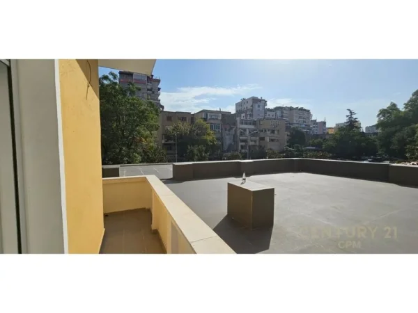 Tirane, jepet me qera zyre Kati 2, 126 m² 1.700 € (Stadiumi Dinamo)