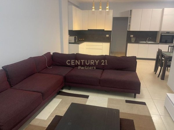 Tirane, jepet me qera apartament 2+1+Aneks+Ballkon Kati 3, 120 m² 700 € (KINOSTUDIO)