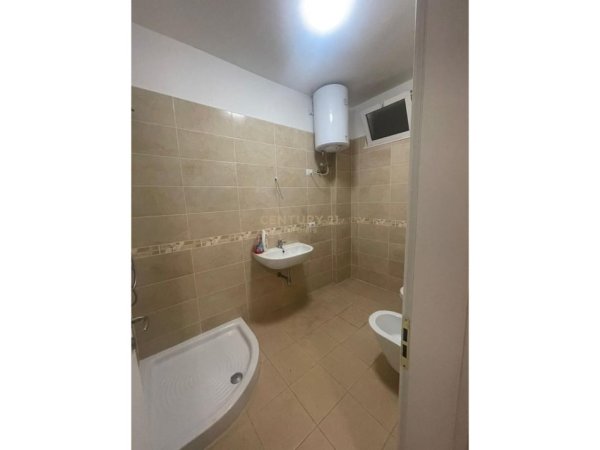 Tirane, jepet me qera apartament 2+1+Aneks+Ballkon Kati 3, 120 m² 700 € (KINOSTUDIO)