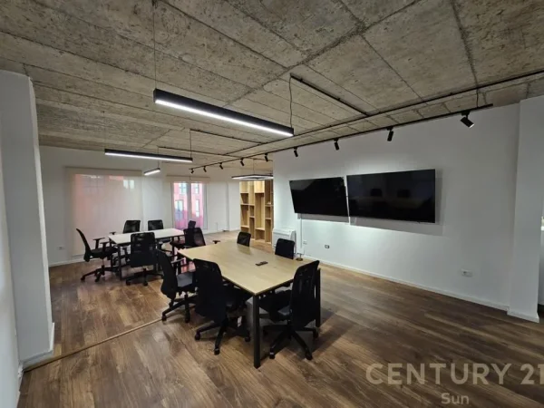 Tirane, jepet me qera zyre Kati 3, 170 m² 2.500 € (Rruga e Elbasanit)