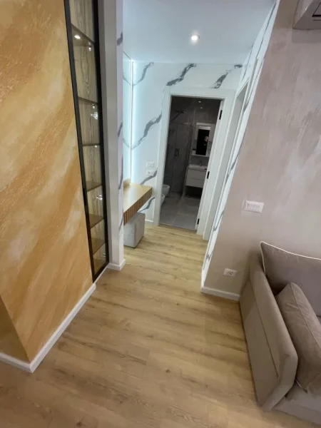 Tirane, jepet me qera apartament 1+1 , 55 m² 550 € (Bulevardi i Ri)
