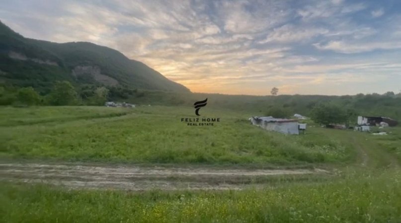 Tirane, shitet toke , 19.000 m² 650.000 € (VISHAJ)