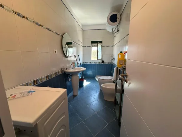 Tirane, jepet me qera apartament duplex Dublex Kati 4, 130 m² 700 € (stadiumi dinamo)