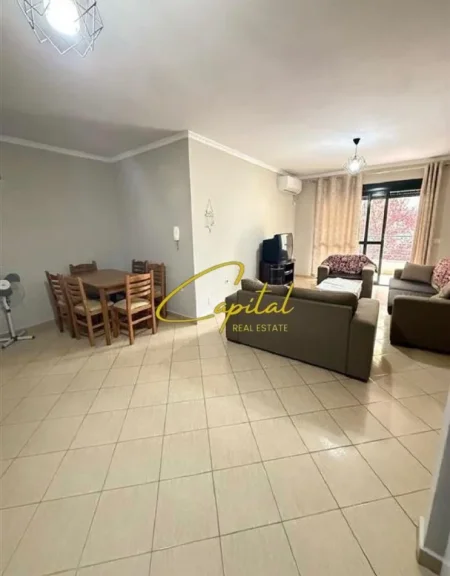 Tirane, jepet me qera apartament 3+1 Kati 1, 130 m² 600 € (5 MAJI)