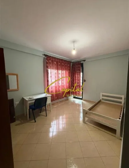 Tirane, jepet me qera apartament 3+1 Kati 1, 130 m² 600 € (5 MAJI)