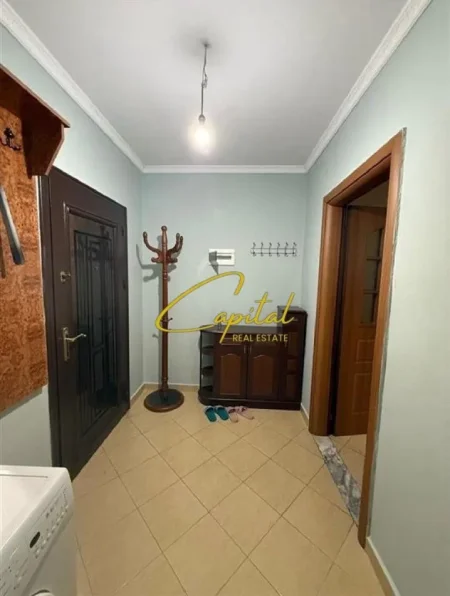 Tirane, jepet me qera apartament 3+1 Kati 1, 130 m² 600 € (5 MAJI)