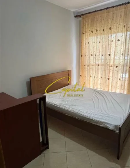 Tirane, jepet me qera apartament 3+1 Kati 1, 130 m² 600 € (5 MAJI)