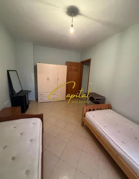 Tirane, jepet me qera apartament 3+1 Kati 1, 130 m² 600 € (5 MAJI)