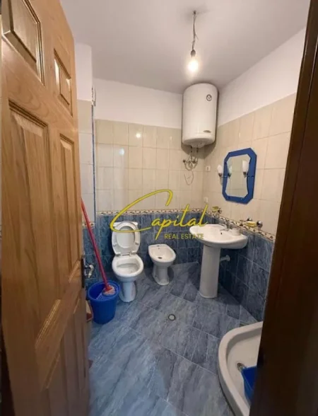 Tirane, jepet me qera apartament 3+1 Kati 1, 130 m² 600 € (5 MAJI)