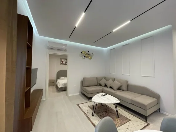 Tirane, jepet me qera apartament 1+1+Ballkon Kati 2, 70 m² 50 € (Ish Parku)