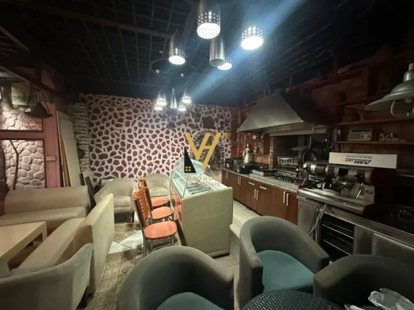 Tirane, jepet me qera ambjent biznesi Kati 0, 1.050 m² 6.000 € (RRETHRROTULLIMI I SHKOZES)