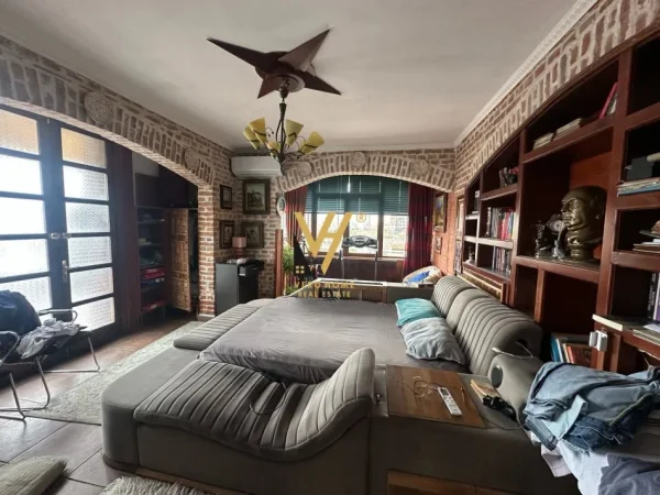 Tirane, jepet me qera ambjent biznesi Kati 0, 1.050 m² 6.000 € (RRETHRROTULLIMI I SHKOZES)