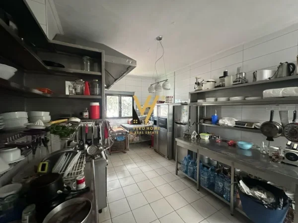 Tirane, jepet me qera ambjent biznesi Kati 0, 1.050 m² 6.000 € (RRETHRROTULLIMI I SHKOZES)