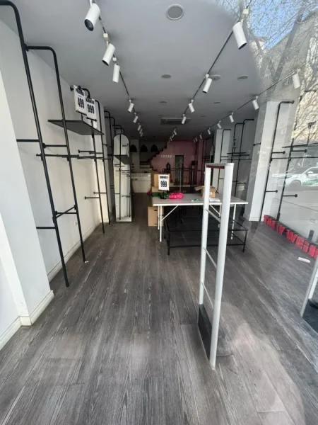 Tirane, jepet me qera dyqan Kati 0, 160 m² 5.500 € (Myslym Shyri)