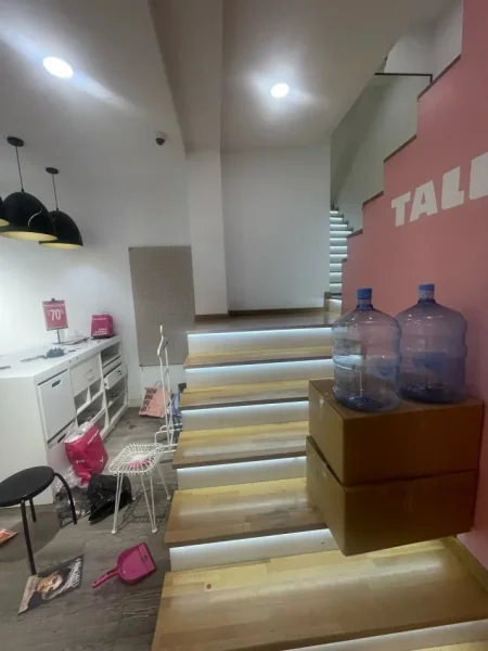 Tirane, jepet me qera dyqan Kati 0, 160 m² 5.500 € (Myslym Shyri)