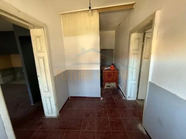 Korce, shitet ambjent biznesi Kati 0, 60 m² 135.000 € (pranë Zjarrfikëses, Korçë)