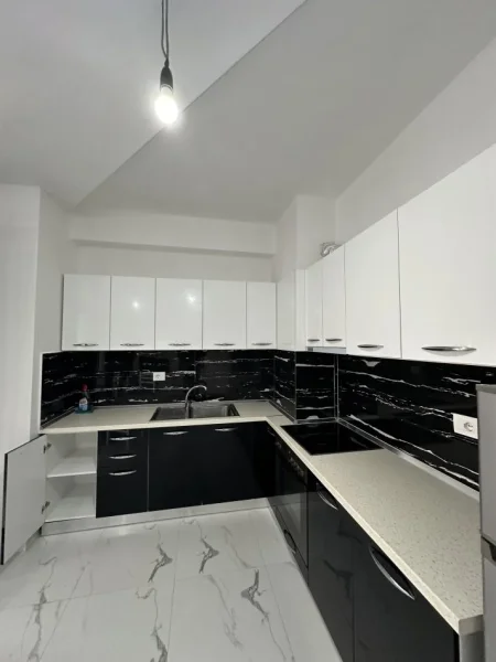 Tirane, jepet me qera apartament 2+1+Ballkon Kati 3, 107 m² 550 € (Astir)