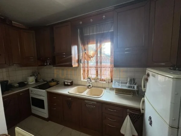 Korce, shitet apartament 2+1+Ballkon Kati 3, 96 m² 94.000 € (Pedonale, Korçë)