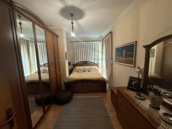 Korce, shitet apartament 2+1+Ballkon Kati 3, 96 m² 94.000 € (Pedonale, Korçë)