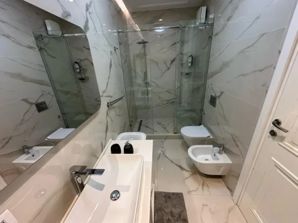 Tirane, jepet me qera apartament 1+1+Aneks+Ballkon Kati 6, 80 m² 850 € (Komuna e Parisit)