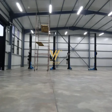 Tirane, jepet me qera magazine Kati 0, 300 m² 2.000 € (QTU)