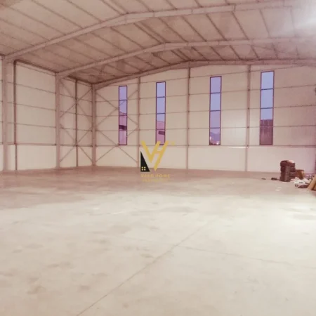 Tirane, jepet me qera magazine Kati 0, 550 m² 3.500 € (QTU)