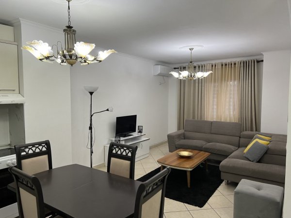 Tirane, jepet me qera apartament 2+1+Aneks+Ballkon Kati 4, 86 m² 650 € (komuna e parisit)