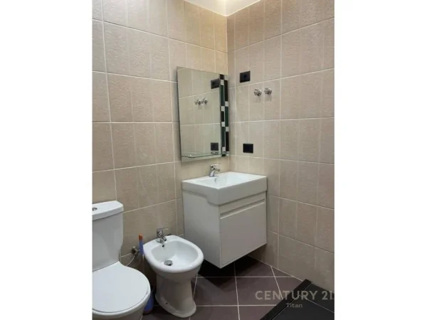 Tirane, jepet me qera apartament 2+1 Kati 7, 105 m² 650 € (Astir)