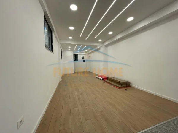 Tirane, shitet dyqan Kati 0, 50 m² 330.000 € (Rruga e Kavajes)