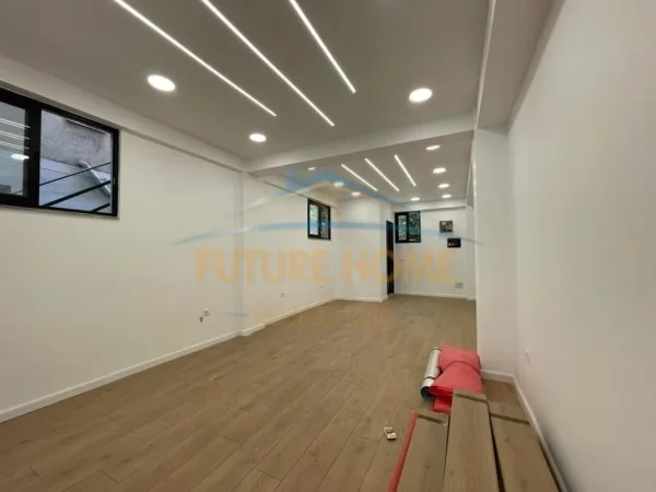 Tirane, shitet dyqan Kati 0, 50 m² 330.000 € (Rruga e Kavajes)
