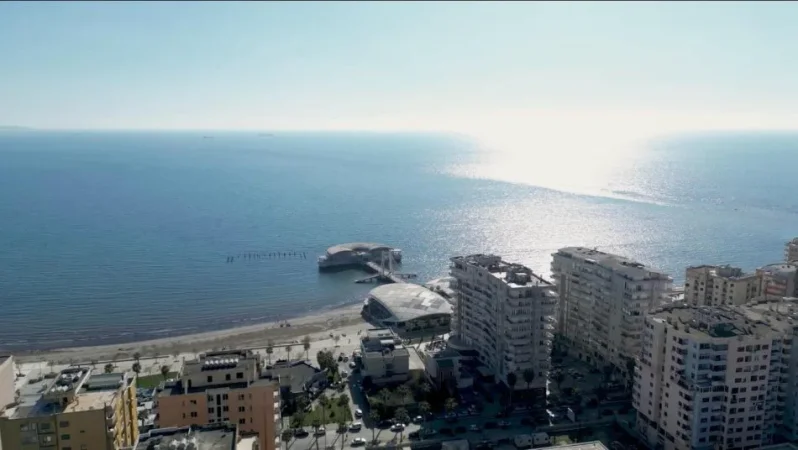 Durres, shitet apartament 1+1+2 ballkone full pamje deti !