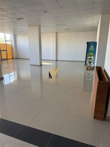 Tirane, jepet me qera ambjent biznesi Kati 2, 180 m² 700 € (PASKUQAN)
