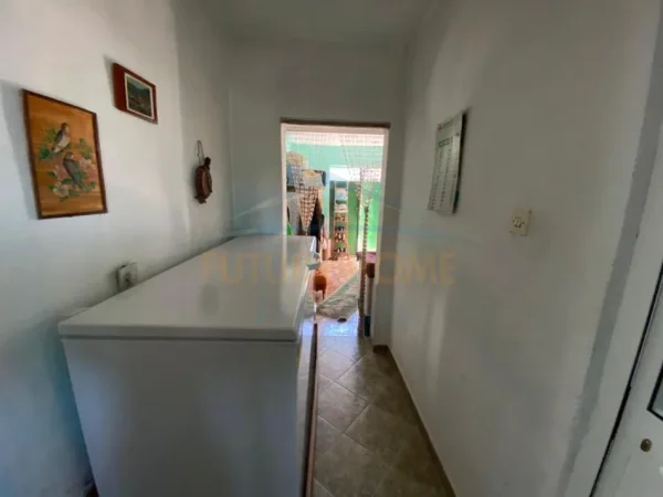 Tirane, shitet shtepi 1 Katshe Kati 0, 188 m² 250.000 € (Laknas)