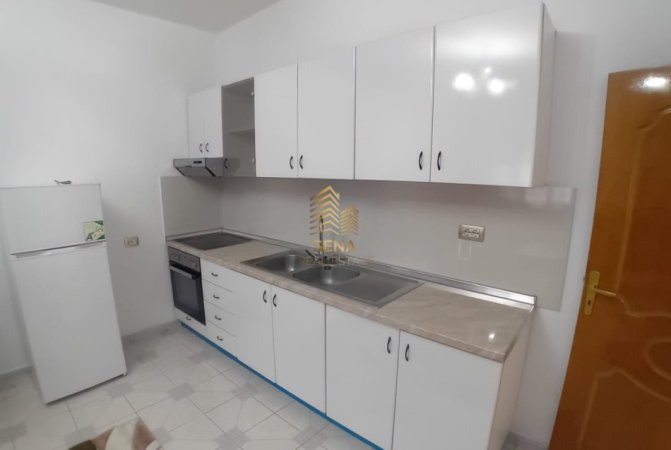 Tirane, jepet me qera Vile 1+1+Ballkon Kati 2, 77 m² 420 € (Rruga Lucie Miloti)