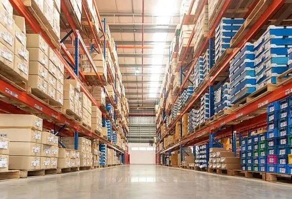 Tirane, jepet me qera magazine , 1.500 m² 4.500 € (Pez-Helmes)