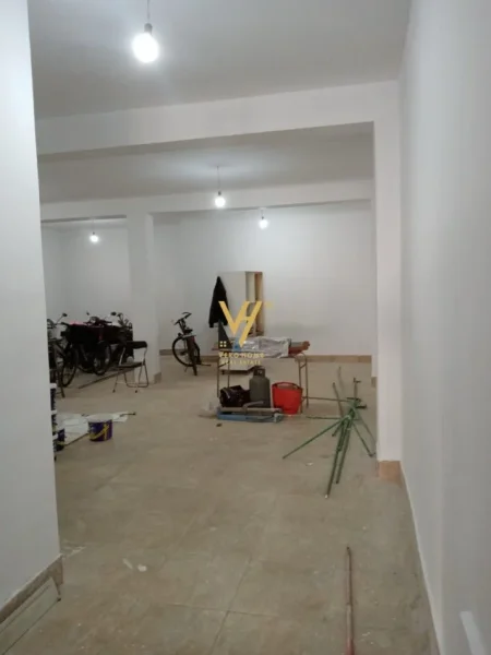 Tirane, jepet me qera magazine Kati 0, 140 m² 1.200 € (TREGU ELEKTRIK)