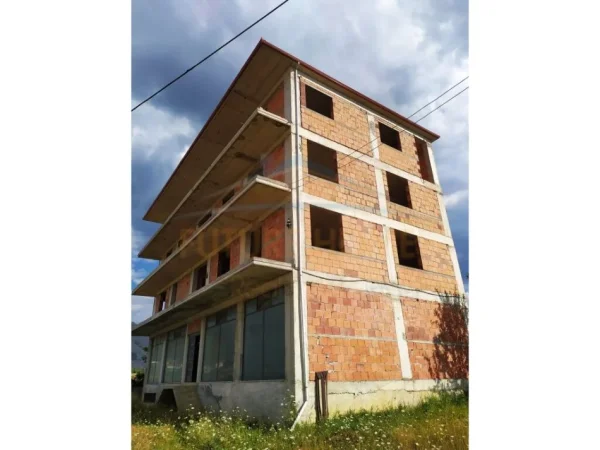 Korce, shitet Kati 4, 1.000 m² 190.000 € (Lagjia 16, Korçë)