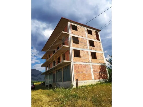 Korce, shitet Kati 4, 1.000 m² 190.000 € (Lagjia 16, Korçë)