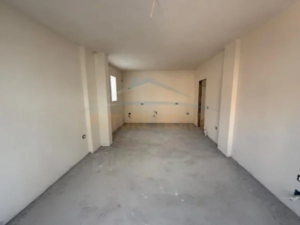 Korce, shitet apartament 3+1+Ballkon Kati 3, 120 m² 118.000 € 
