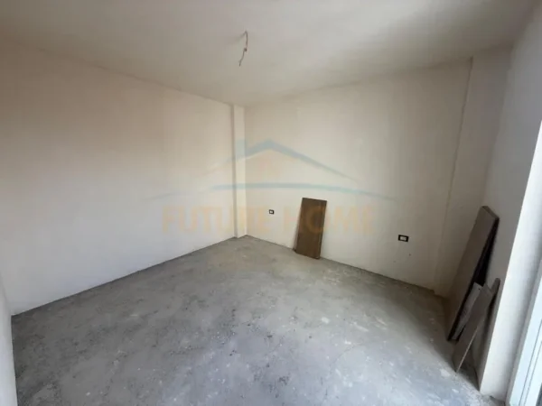 Korce, shitet apartament 3+1+Ballkon Kati 3, 120 m² 118.000 € 