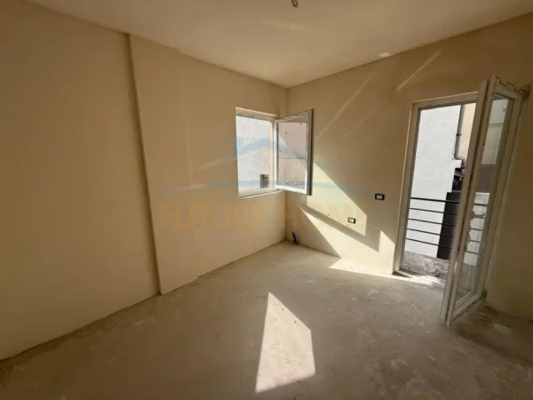 Korce, shitet apartament 2+1 Kati 1, 160 m² 125.000 € 