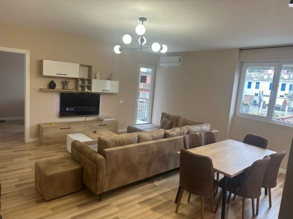 Durres, jepet me qera apartament 2+1+Ballkon Kati 2, 400 € (aleksander goga)