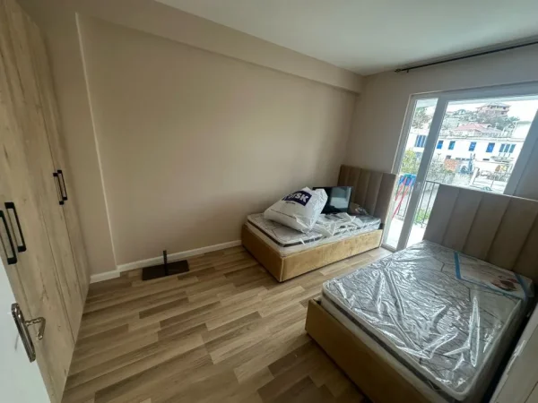 Durres, jepet me qera apartament 2+1+Ballkon Kati 2, 400 € (aleksander goga)
