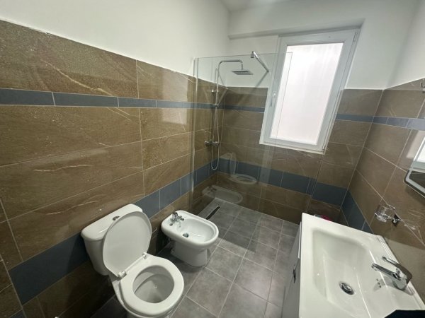 Durres, jepet me qera apartament 2+1+Ballkon Kati 2, 400 € (aleksander goga)