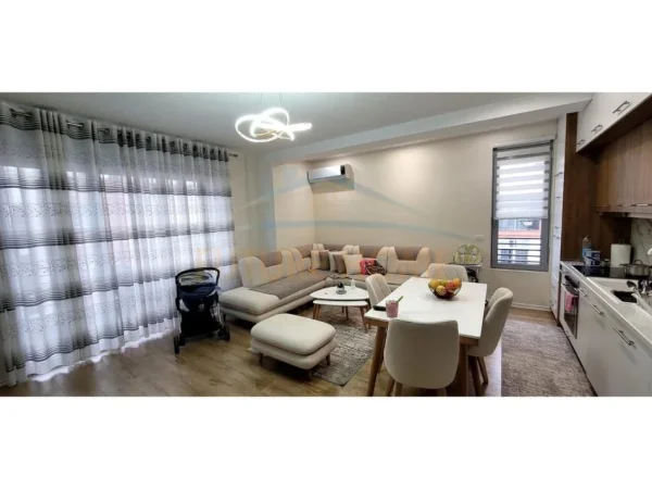 Korce, shitet apartament 2+1+Ballkon Kati 7, 75 m² 100.000 € (Terminali ,Korçë)