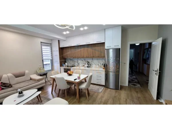 Korce, shitet apartament 2+1+Ballkon Kati 7, 75 m² 100.000 € (Terminali ,Korçë)