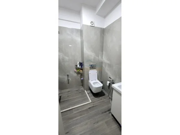Korce, shitet apartament 2+1+Ballkon Kati 7, 75 m² 100.000 € (Terminali ,Korçë)