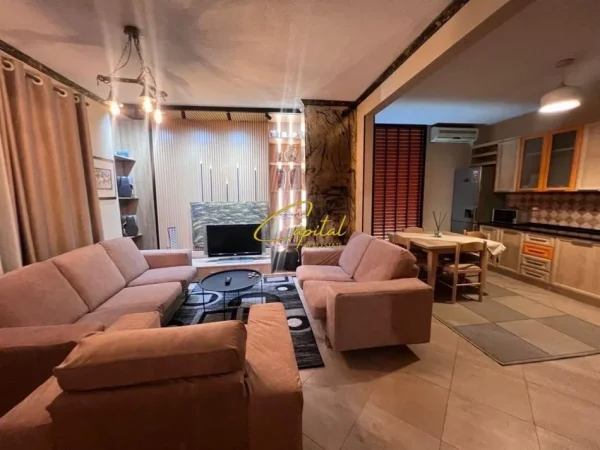 Tirane, jepet me qera apartament 3+1 Kati 5, 160 m² 1.100 € (ZOGU I ZI)