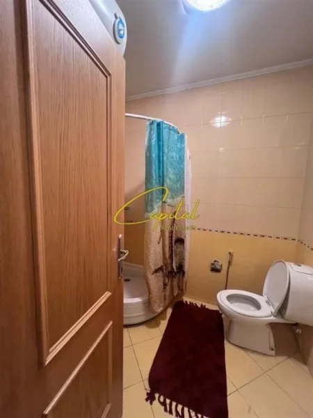 Tirane, jepet me qera apartament 3+1 Kati 5, 160 m² 1.100 € (ZOGU I ZI)