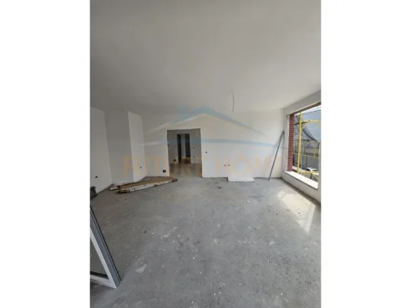 Shitet Apartament 4+3, Stacioni i Trenit , Tiranë.